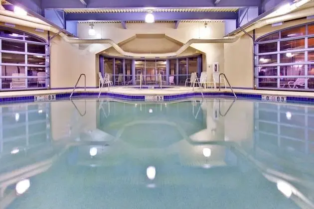 Holiday Inn Hotel & Suites Council Bluffs I-29, an IHG Hotel - Havuz
