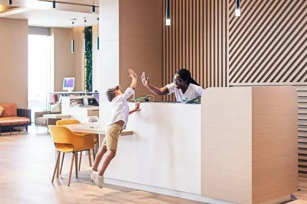 Holiday Inn Hotel & Suites Dubai Science Park, an IHG Hotel - Dış Mekan