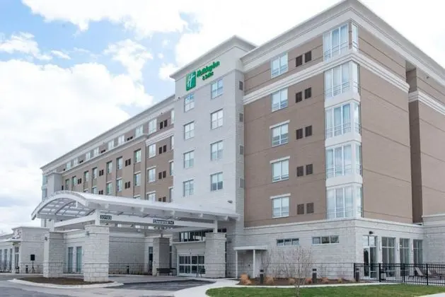 Holiday Inn & Suites Farmington Hills - Detroit NW