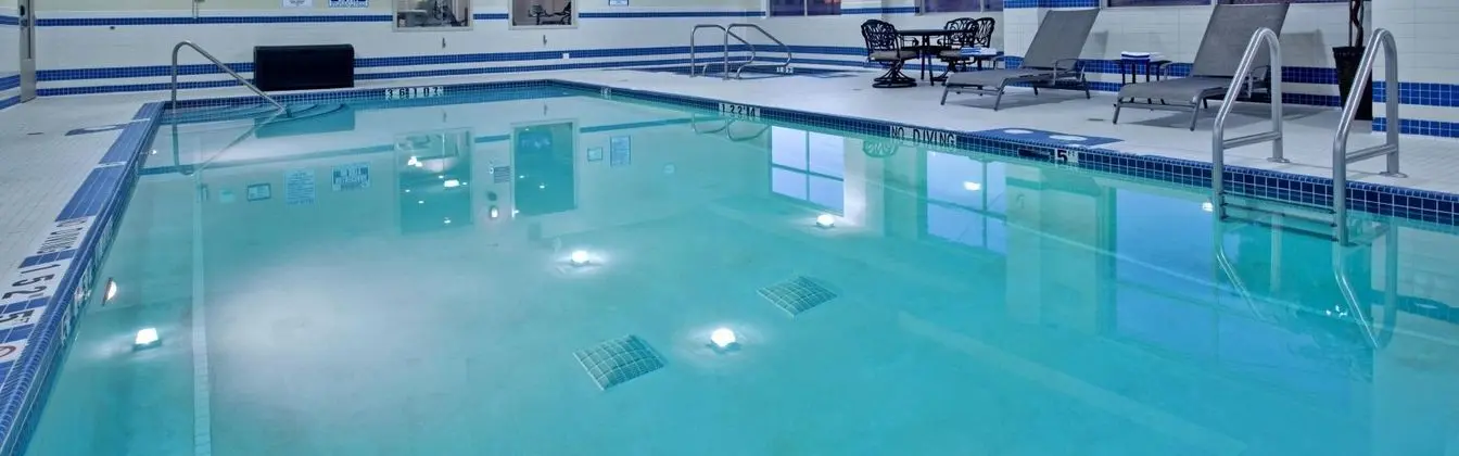 Holiday Inn & Suites Kamloops - Havuz