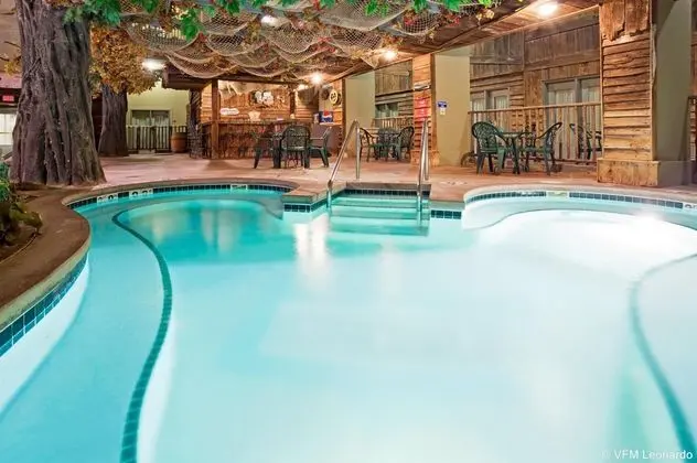 Holiday Inn & Suites Madison West
