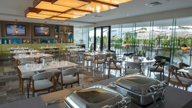 Holiday Inn Hotel & Suites Merida La Isla, an IHG Hotel - Yerinde Yemek