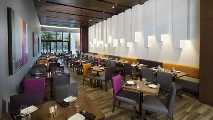 Holiday Inn Hotel and Suites Montreal Centre-ville