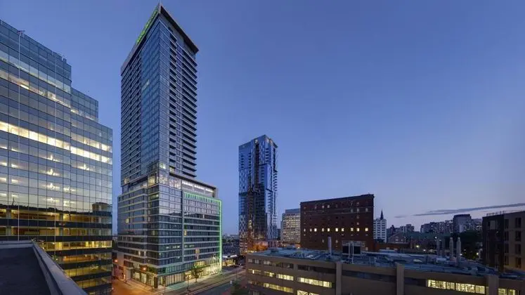 Holiday Inn Hotel and Suites Montreal Centre-ville