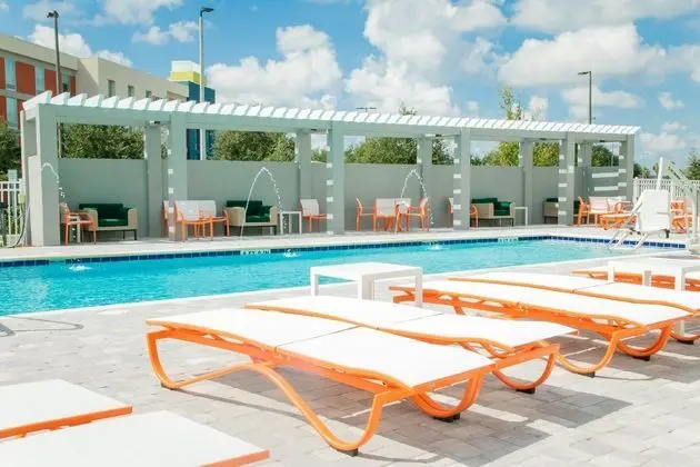 Holiday Inn & Suites Orlando - International Dr S - Havuz
