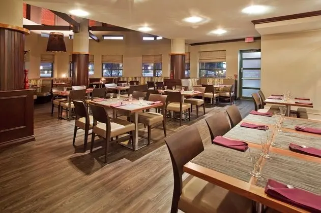 Holiday Inn Hotel & Suites Ottawa Kanata, an IHG Hotel - Yerinde Yemek