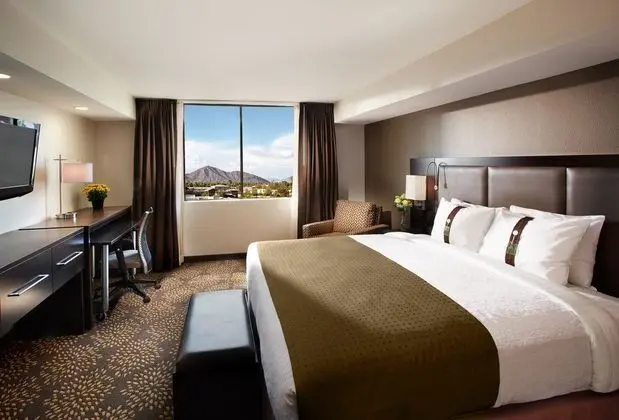 Holiday Inn And Suites Phoenix Airport North