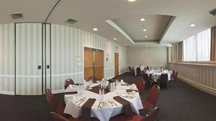 Holiday Inn & Suites Pittsfield-Berkshires