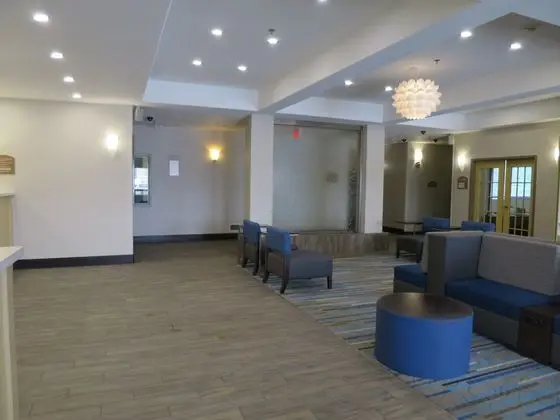Holiday Inn Hotel & Suites Regina - Lobi