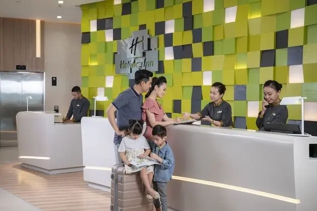 Holiday Inn & Suites Saigon Airport, an IHG Hotel