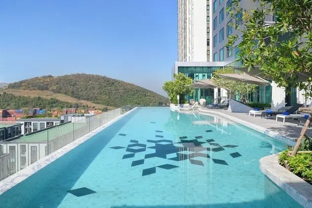 Holiday Inn & Suites Siracha Laemchabang - Havuz