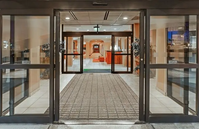 Holiday Inn Hotel and Suites Springfield I 44