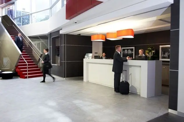 Holiday Inn & Suites Sydney Bondi Junction, an IHG Hotel - Lobi