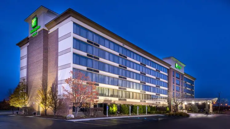Holiday Inn Hotel & Suites Warren
