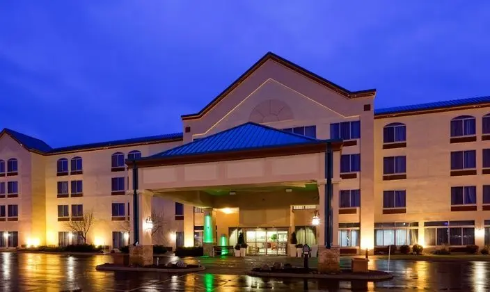 Holiday Inn Hotel and Suites Wausau Rothschild