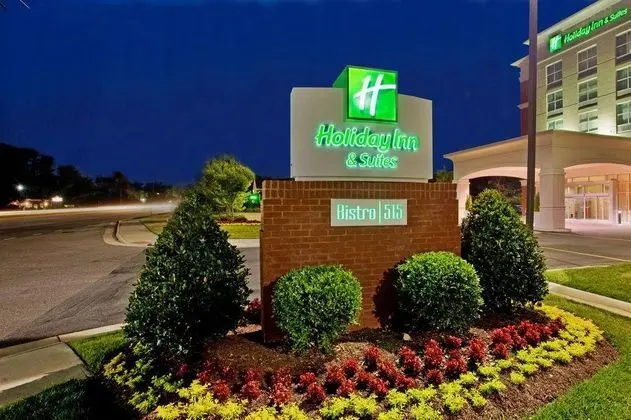 Holiday Inn & Suites Williamsburg-Historic Gateway