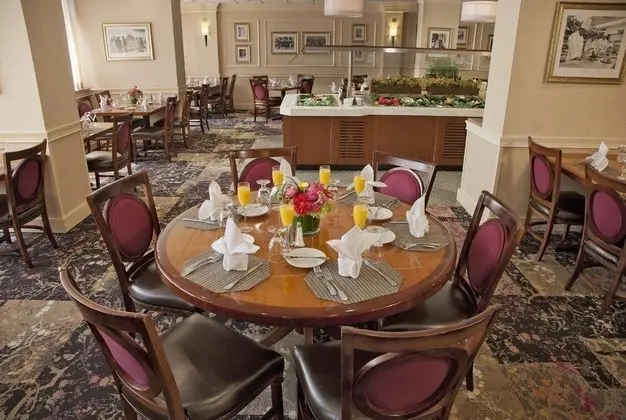 Holiday Inn Washington-Central/White House, an IHG Hotel - Yerinde Yemek