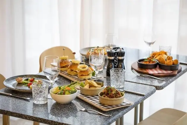 Holiday Inn Werribee, an IHG Hotel - Yerinde Yemek