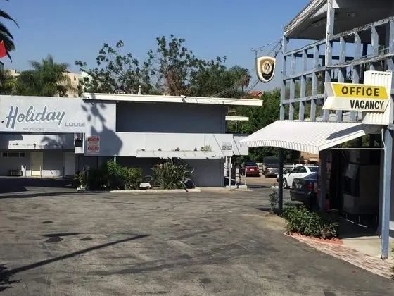 HOLIDAY LODGE