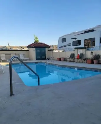 Holiday Lodge - Havuz