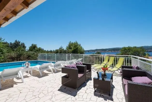 Holiday Villa Perna with Swimming Pool - Dış Mekan