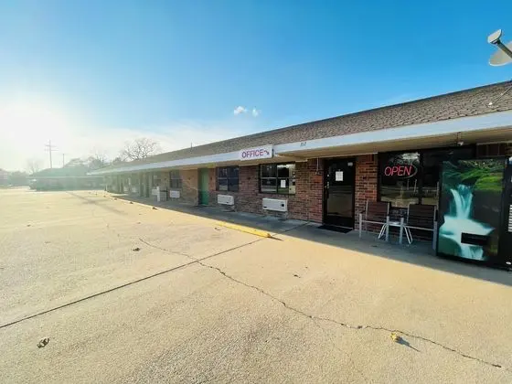 Holiday Pines Motel