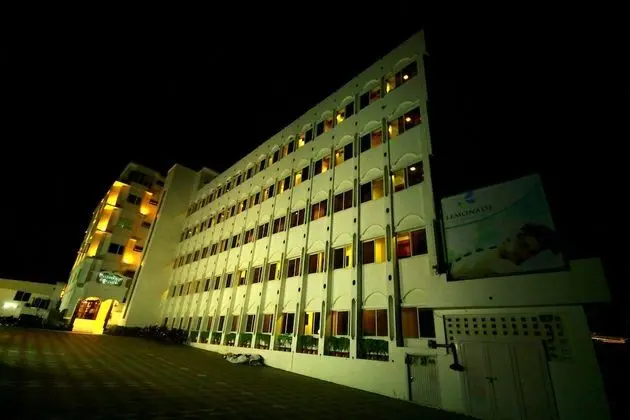 Hotel Holiday Resort - Dış Mekan