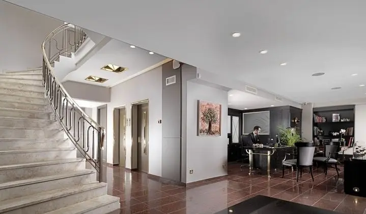 Holiday Suites - Lobi