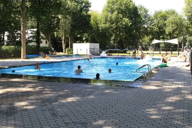 Holiday Suites Limburg - Havuz