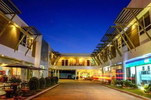 Holiday Suites