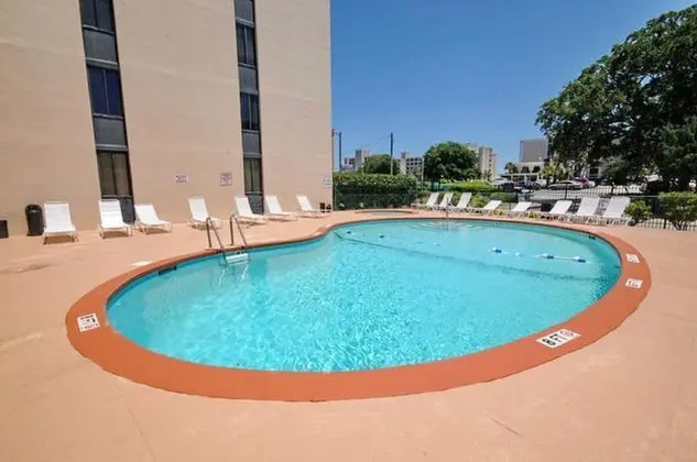 Holiday Towers by Elliott Beach Rentals - Havuz