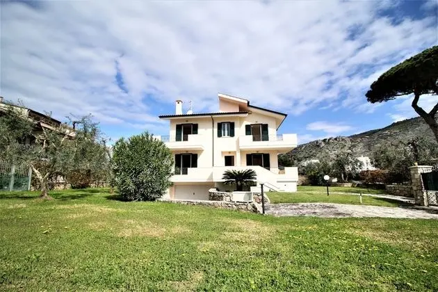 Holidaycasa Villa Iolanda - Piu Spazio piu Privacy - 1