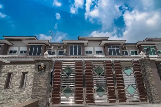 Holidayhome 188 Taman Sejati Suria - Dış Mekan