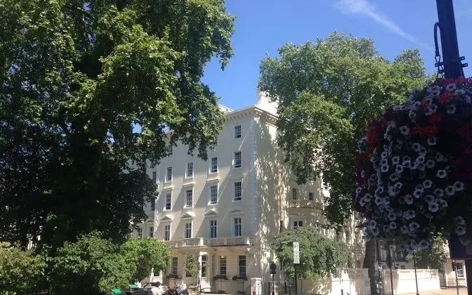 Holland House - Dış Mekan