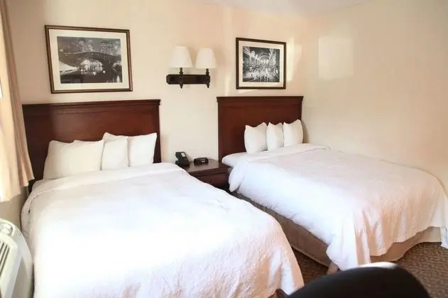 The Holland Hotel