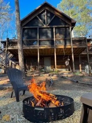 Hollow Tree Hideaway - Coosawattee River Resort - Oda