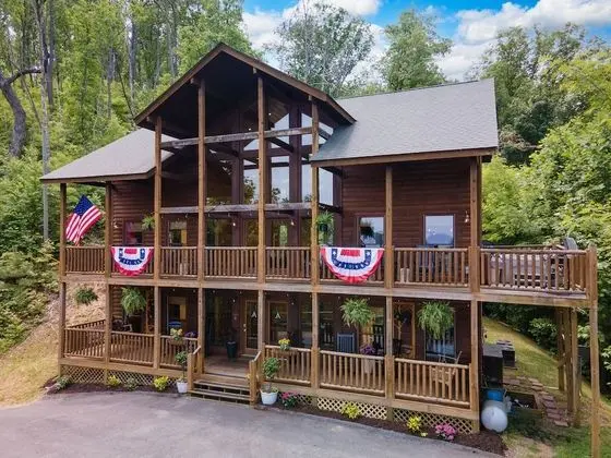 Hollow's Haven by Avantstay Hot Tub, Sauna, Balcony and Tree Top Views