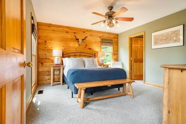 Hollow's Haven by Avantstay Hot Tub, Sauna, Balcony and Tree Top Views - İç Mekan
