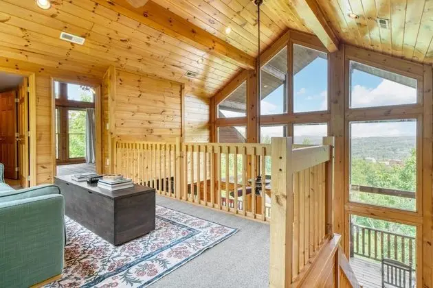 Hollow's Haven by Avantstay Hot Tub, Sauna, Balcony and Tree Top Views - İç Mekan