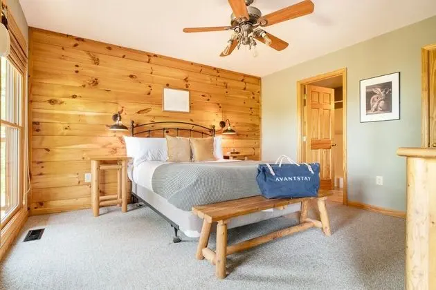 Hollow's Haven by Avantstay Hot Tub, Sauna, Balcony and Tree Top Views - İç Mekan