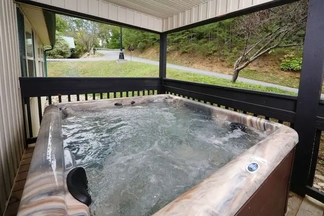 Holly Grove 1 - Three Bedroom Chalet - Spa