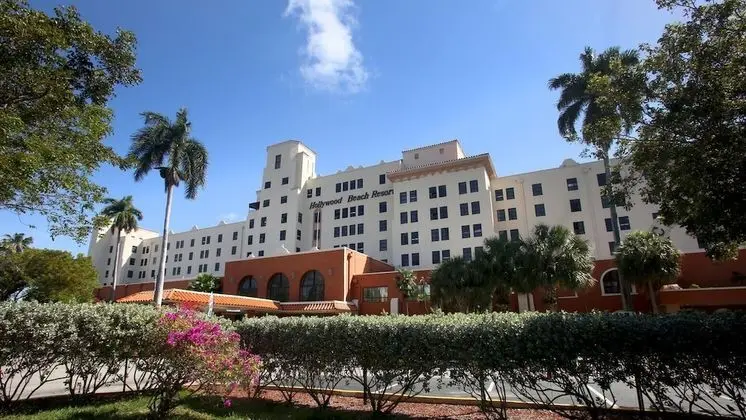 On Hollywood Beach - Affordable Two Bedrooms Sleeps 6 With Two Bathrooms