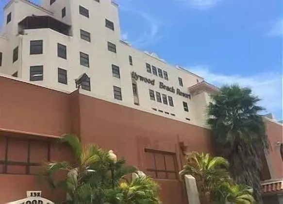 Hollywood Beach Resort- Beautiful Large Studio , Simply the Best Value