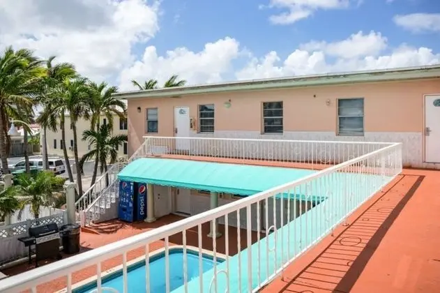 Hollywood Beach Blue Wave