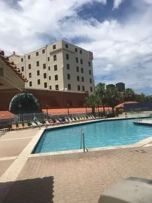 Hollywood Beach Medium City View Studio Located on the Hollywood Beach - Havuz