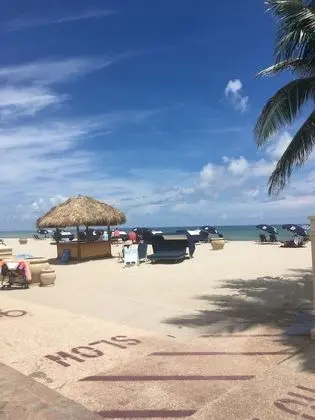 Hollywood Beach Medium City View Studio Located on the Hollywood Beach - Plaj
