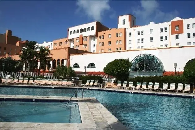 Hollywood Beach Resort-renovated Studio Nice Views - Havuz