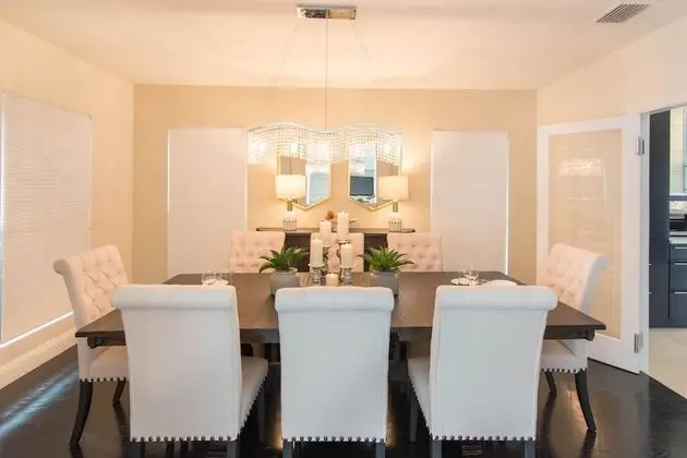 Hollywood Dream House 5 Br with POOL - Yerinde Yemek