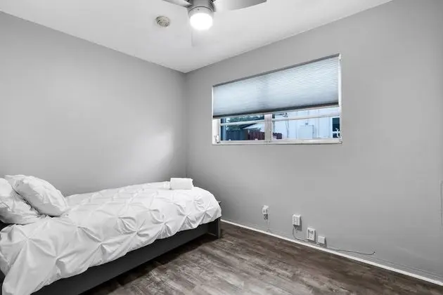Hollywood Hills 3BD Home w Backyard