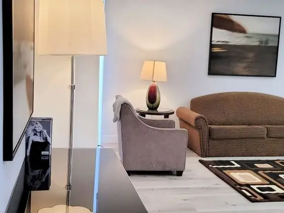 Hollywood Homes Minutes to Everything - Oda